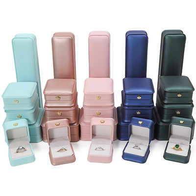 Nhãn hiệu tùy chỉnh hộp đồ trang sức da PU cho vòng đeo tay vương miện vòng đeo cổ vòng đóng gói
