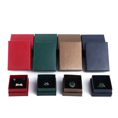 Sản xuất bán buôn Hộp đồ trang sức sang trọng Cá nhân hóa Chiếc vòng cổ cao cấp Chiếc đeo tai Nhẫn Chiếc nhẫn trang sức đóng gói Khóa giấy ván và cơ sở Hộp đồ trang sức với logo