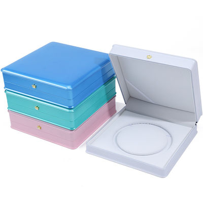 Nhấp nhẹ Macaron màu nhựa hạt ngọc trai vòng cổ hộp lưu trữ đồ trang sức bao bì